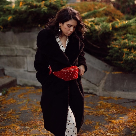 Valentino Garavani Rockstud Spike Red Velvet Belt Bag, Quilted - Picture 9 of 9